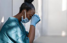 Mort périnatale : un livre sur la réalité du métier de sage-femme