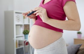 Contrôle glycémique de la femme enceinte et ses complications fœto-maternelles
