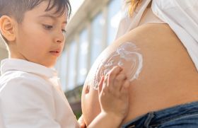 Le soleil, l’enfant et la femme enceinte