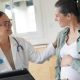 Bientraitance en périnatalité : les soignants et les femmes d’abord